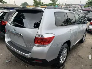 Toyota Highlander Limited 3.5l 4WD 2013 Silver