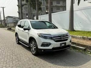 Honda Pilot Touring 4dr SUV 4WD (3.5L 6cyl 9A) 2017 White