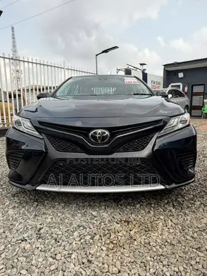 Toyota Camry XLE V6 FWD (3.5L 6cyl 8AM) 2018 Black