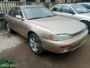 Toyota Camry 2000 Gold