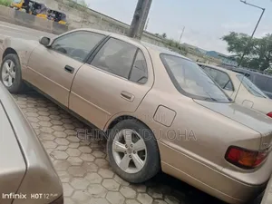 Toyota Camry 2000 Gold