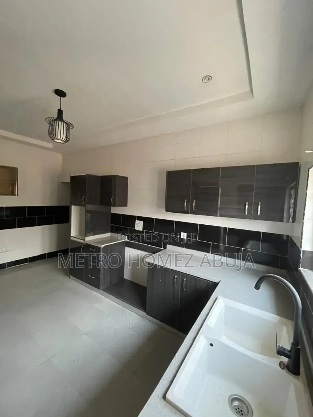 4bdrm Duplex in Lugbe District for sale