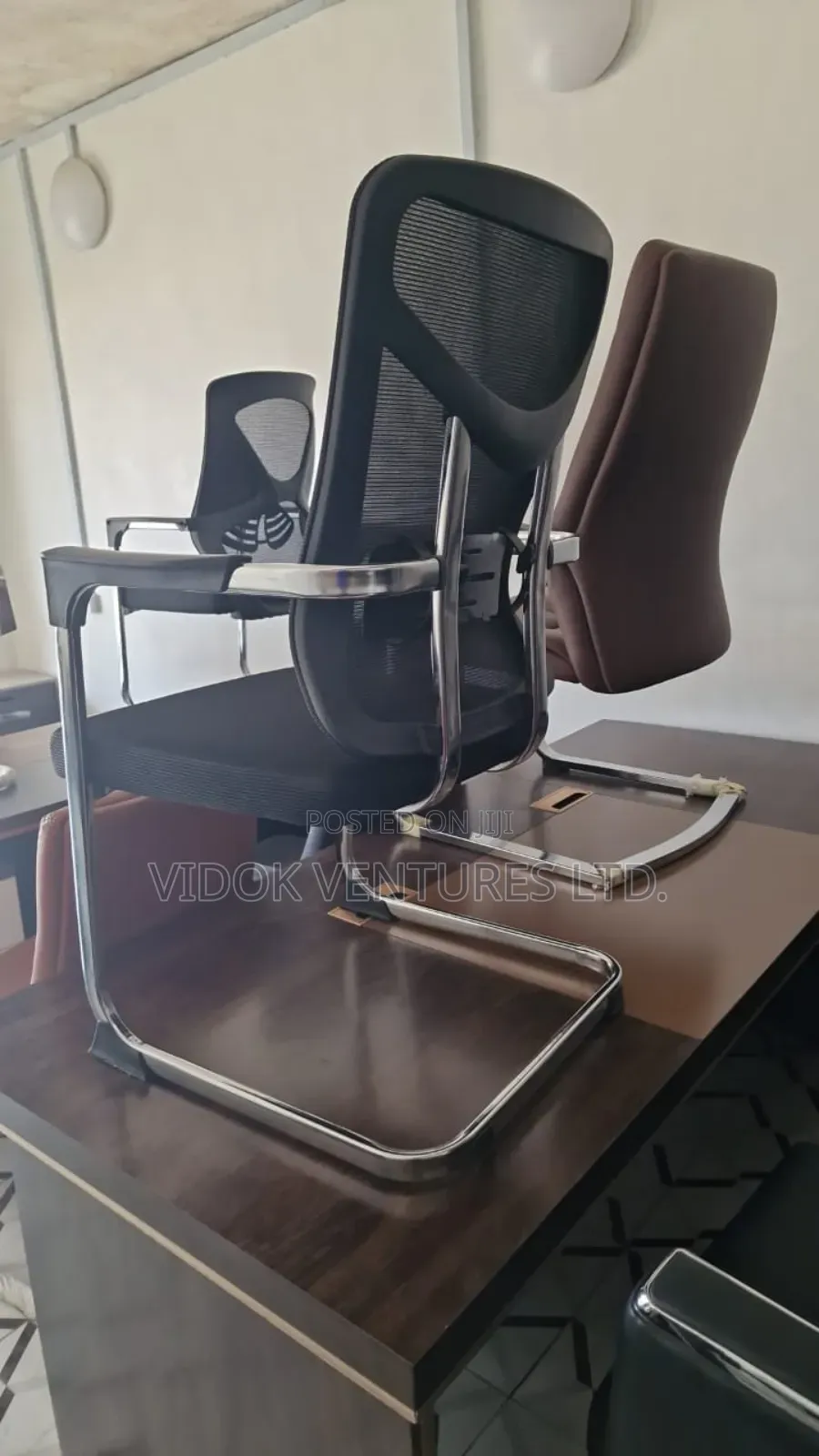 Office Chair for Visitors (Arms).