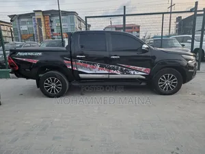 Toyota Hilux 2014 Black