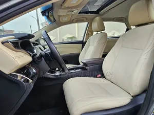 Toyota Avalon Limited Sedan FWD (3.5L 6cyl 6A) 2013 Green