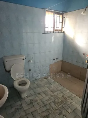 3bdrm Block of Flats in Aduba Estate for rent