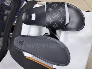 Louis Vuitton Slide 40-46 Black