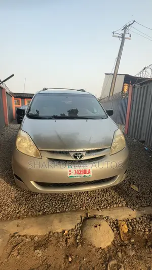 Toyota Sienna LE AWD 2008 Gold