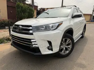 Toyota Highlander XLE 4dr SUV (3.5L 6cyl 6A) 2015 White