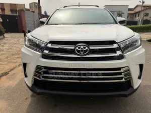 Toyota Highlander XLE 4dr SUV (3.5L 6cyl 6A) 2015 White