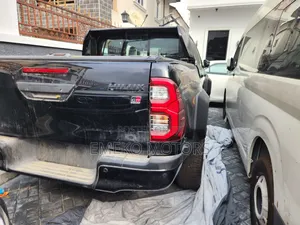 New Toyota Hilux 2025 Black
