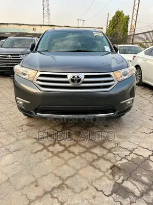 Toyota Highlander SE 3.5L 4WD 2013 Gray