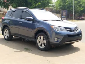 Toyota RAV4 XLE AWD (2.5L 4cyl 6A) 2013 Blue