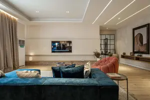 Stylish 2 Bedroom Apartment With Swimming Pool