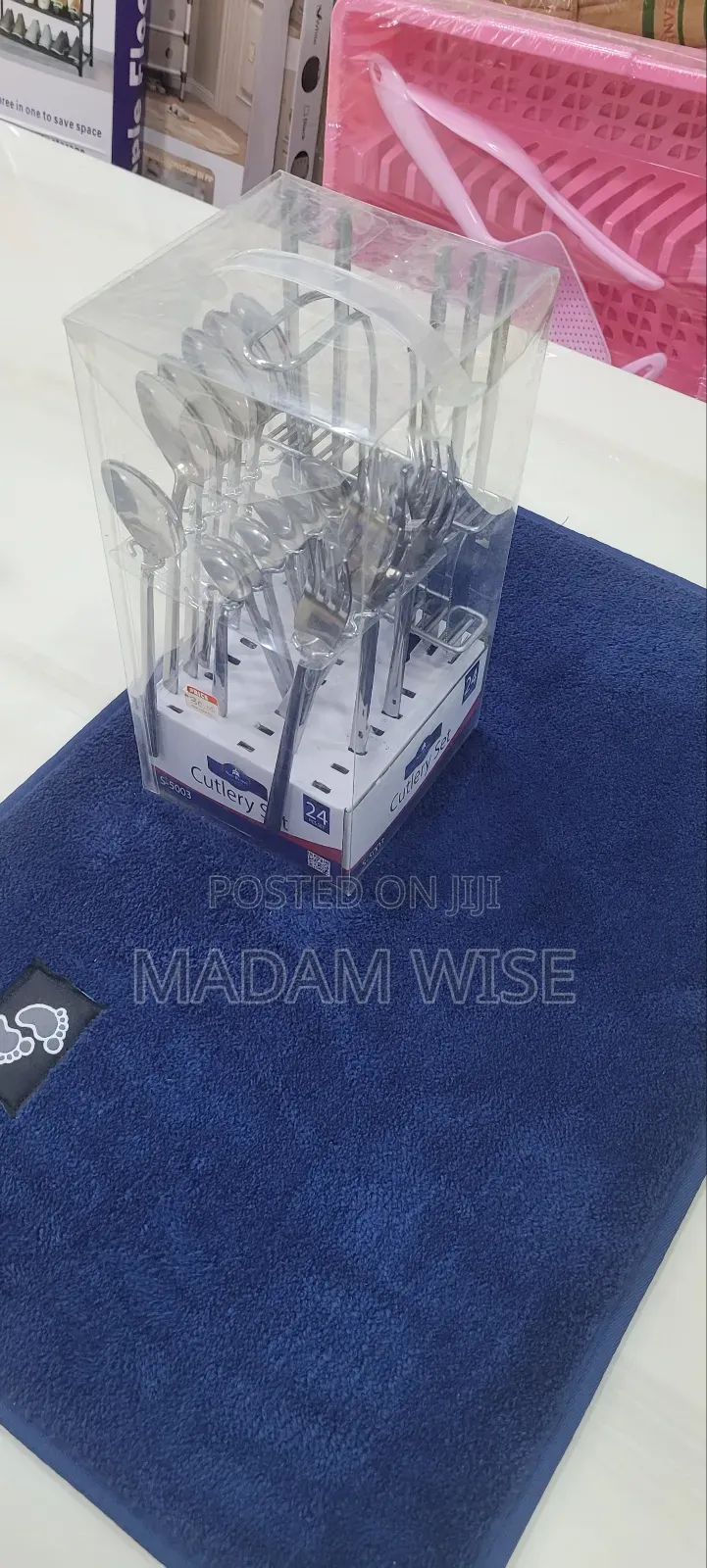 Cutlery Set . 24 Pieces