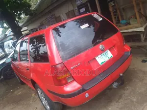 Volkswagen Golf 2001 Red
