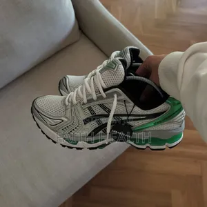 *Asics Gel - Kayano 14 Snks*
Size 40- 45