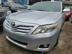 Toyota Camry XLE 4dr Sedan (2.5L 4cyl 6AM) 2010 Silver