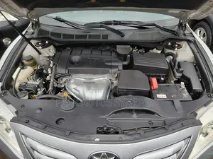Toyota Camry XLE 4dr Sedan (2.5L 4cyl 6AM) 2010 Silver