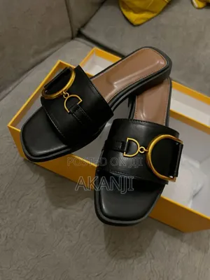 Woman Footwear Palm