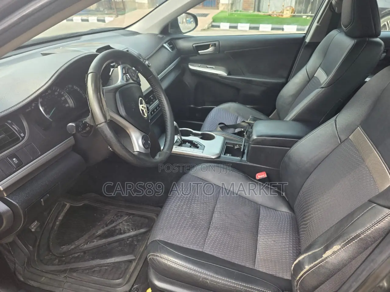 Toyota Camry SE 4dr Sedan (2.5L 4cyl 6A) 2014 Gray