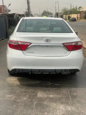 Toyota Camry LE 4dr Sedan (2.5L 4cyl 6A) 2015 White