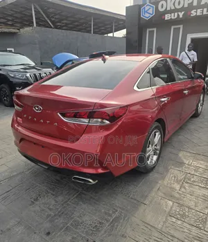 Hyundai Sonata SE 2019 Red