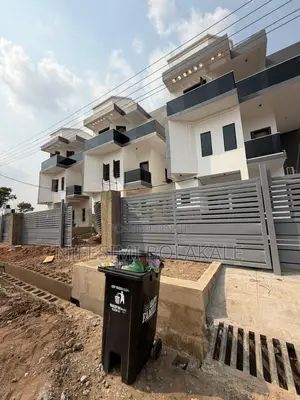 4bdrm Duplex in Carlton Gate Estate, for sale