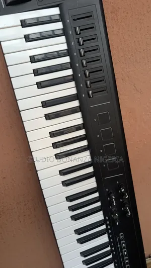 Alesis Qx61 Studio Midi Keyboard