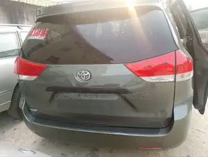 Toyota Sienna XLE 8 Passenger 2011 Gray