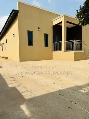 5bdrm Bungalow in Ayegoro Estate, Akobo for sale