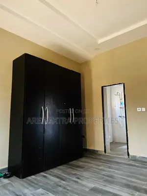 5bdrm Bungalow in Ayegoro Estate, Akobo for sale