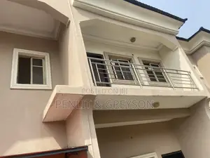3bdrm Block of Flats in Chevy View Estate, Chevron for sale