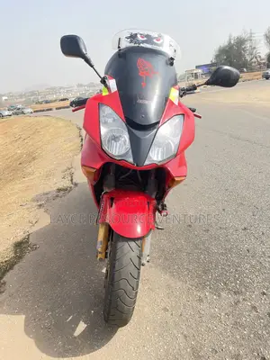Honda VF 2010 Red