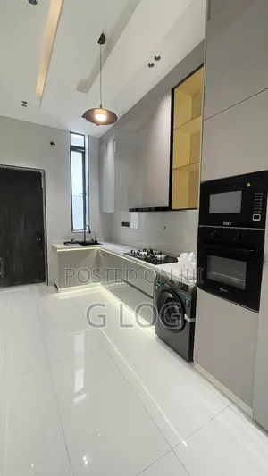 5bdrm Duplex in Chevron for sale