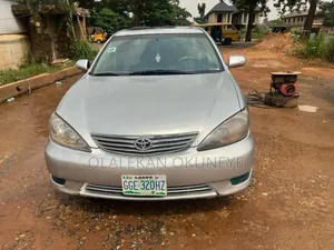 Toyota Camry XLE V6 4dr Sedan (3.0L 6cyl 5A) 2006 Silver