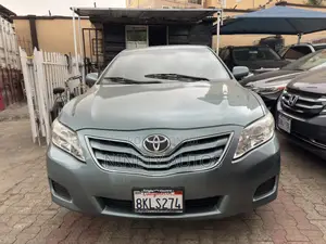 Toyota Camry LE 4dr Sedan (2.5L 4cyl 6A) 2011 Green