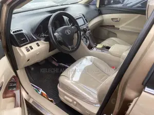 Toyota Venza AWD 2010 Gold
