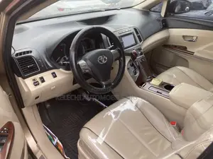 Toyota Venza AWD 2010 Gold