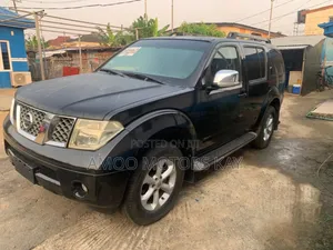 Nissan Pathfinder LE 2012 Brown