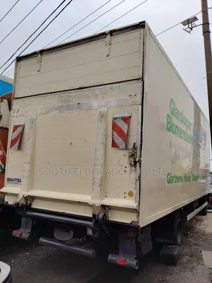 Mercedes Benz 817 Container Body 6tyres 6bolts Truck