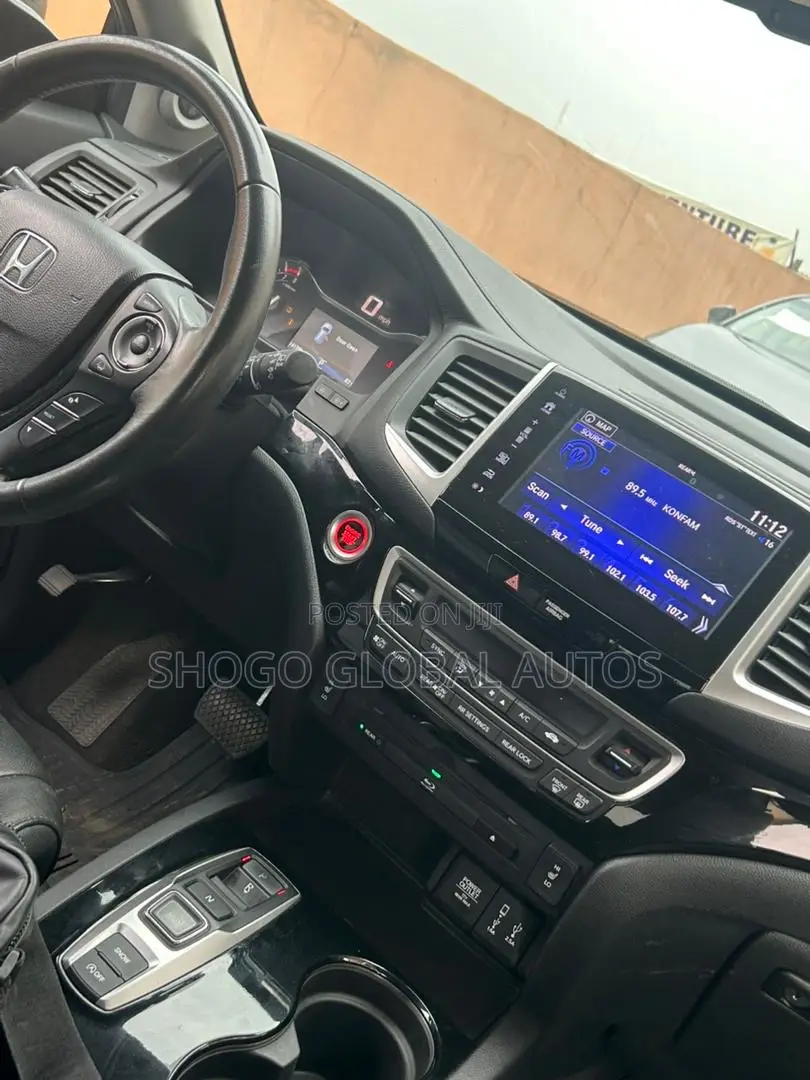 Honda Pilot Touring 4dr SUV (3.5L 6cyl 9A) 2017 Black