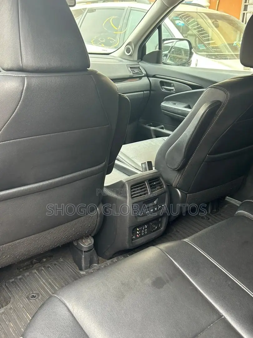 Honda Pilot Touring 4dr SUV (3.5L 6cyl 9A) 2017 Black