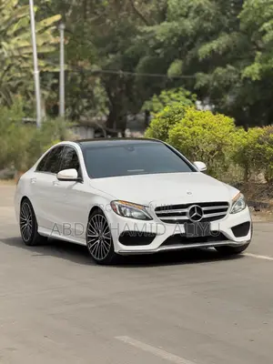 Mercedes-Benz C300 Luxury 4dr AWD 4Matic Sedan (2.0L 4cyl 7A) 2015