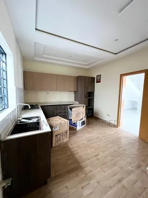 4bdrm Duplex in Chevron for rent