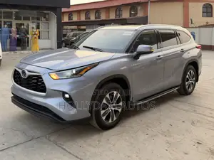 Toyota Highlander XLE 2022 Gray