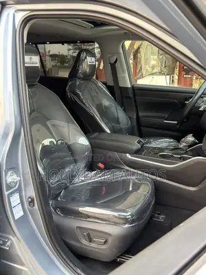 Toyota Highlander XLE 2022 Gray