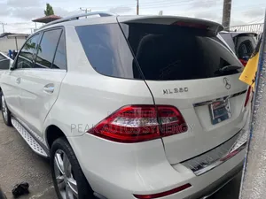 Mercedes-Benz M Class ML350 4MATIC 4dr SUV AWD (3.5L 6cyl 7A) 2014