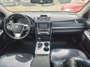 Toyota Camry SE 4dr Sedan (2.5L 4cyl 6A) 2013 White