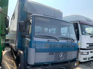 Direct Tokunbo Mercedez Food Truck With 6 Cylinder and Direct Body